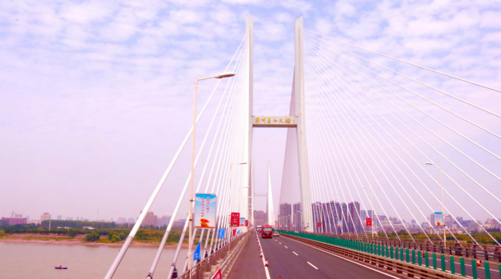 楚天联发：荆州长江公路大桥支座更换 第一次体系转换进展顺利